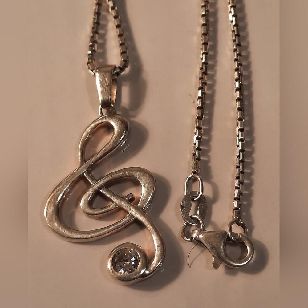 Elegant 925 Silver Treble Clef Pendant Necklace